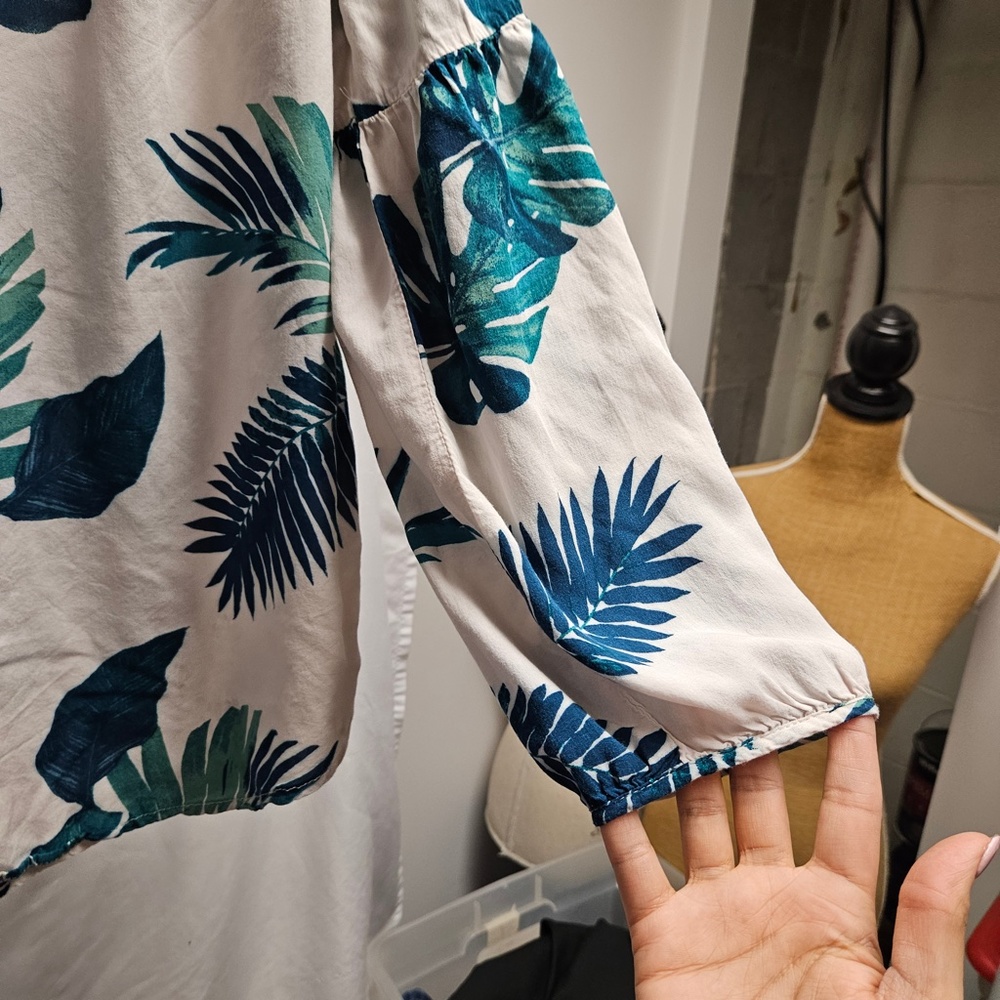 3for$25 palm leaf v-neck vacation loose fit long sleeve blouse shirt old navy MD - Picture 3 of 5